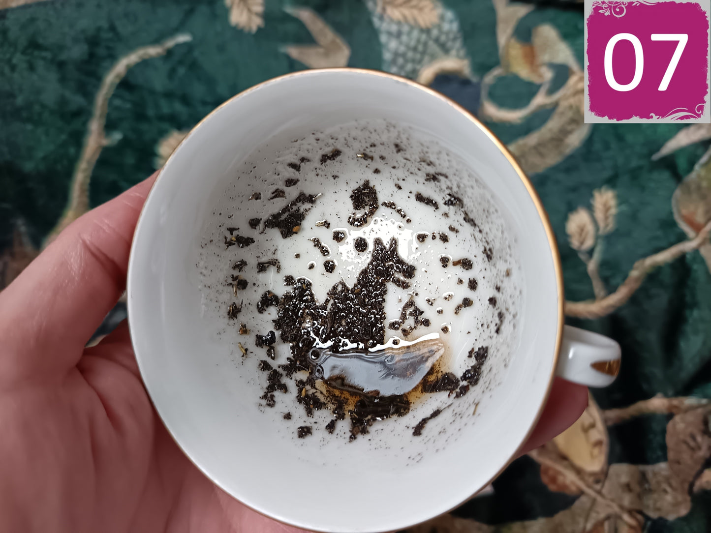 Tasses divination avec soucoupes