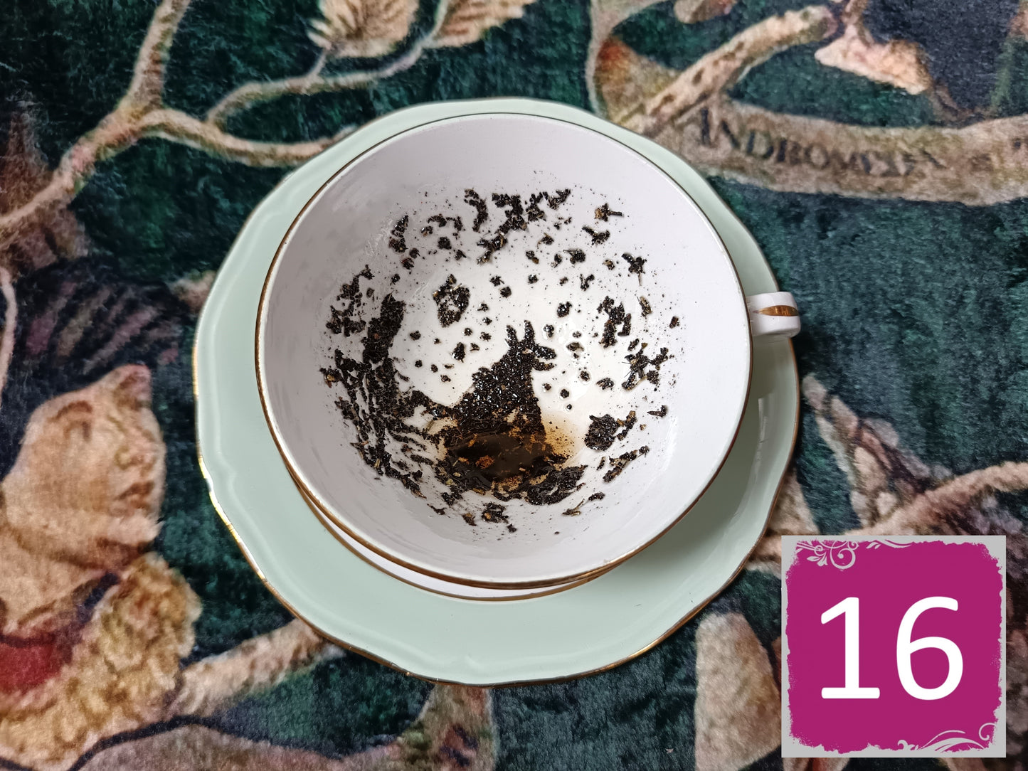 Tasse divination avec soucoupe