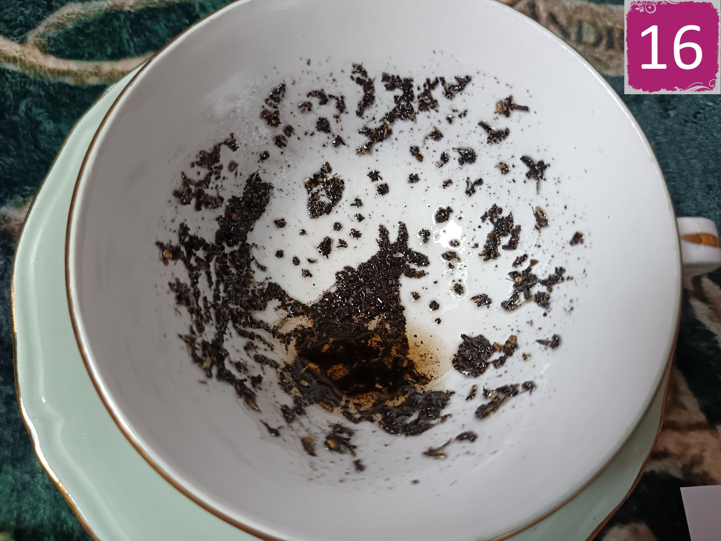 Tasse divination avec soucoupe