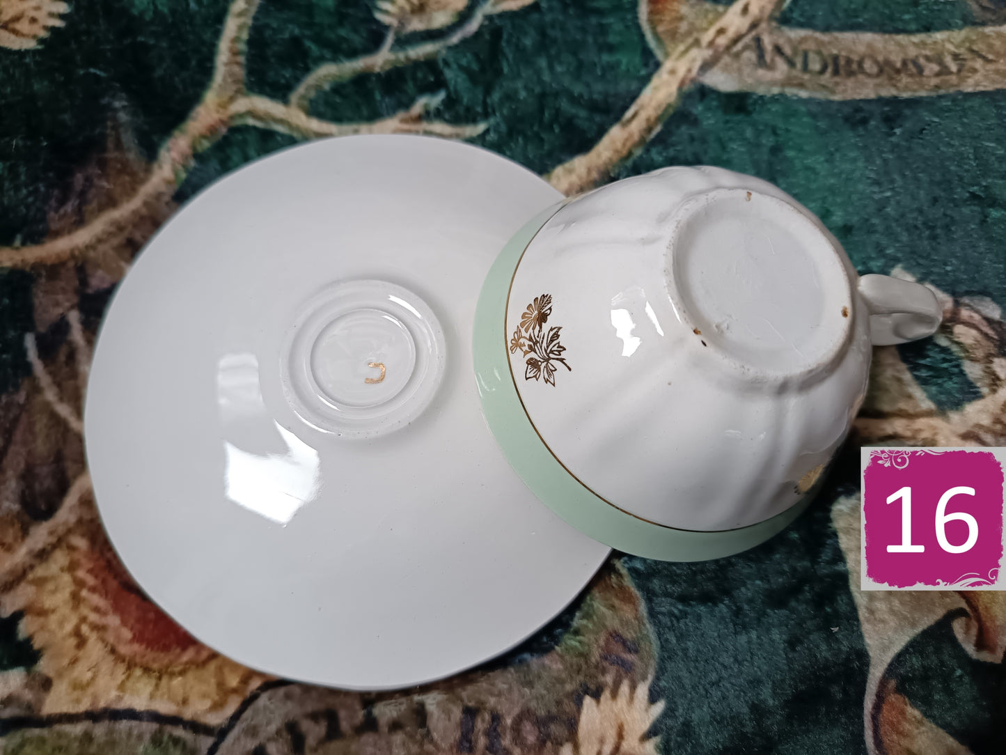 Tasse divination avec soucoupe