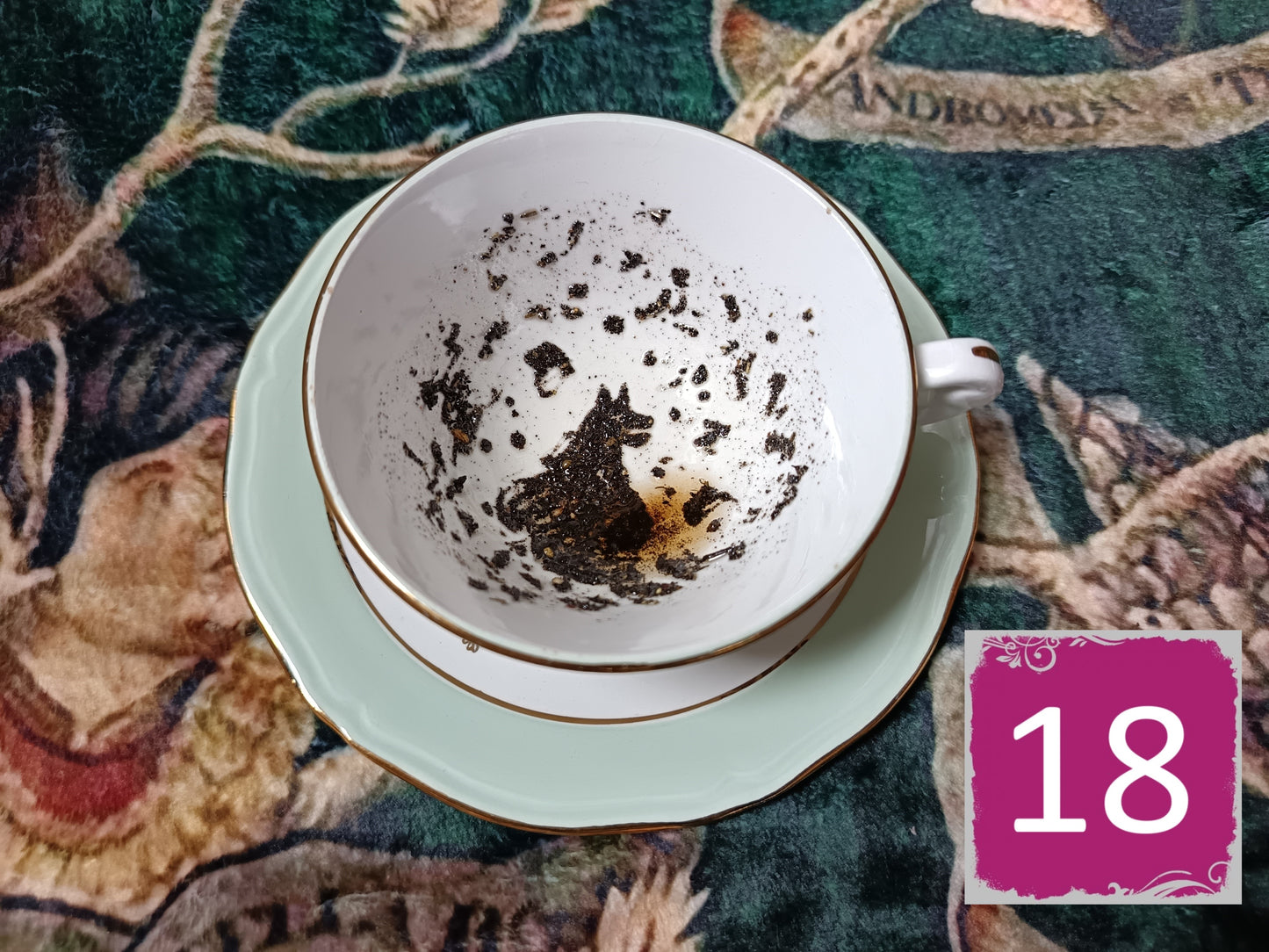 Tasse divination avec soucoupe