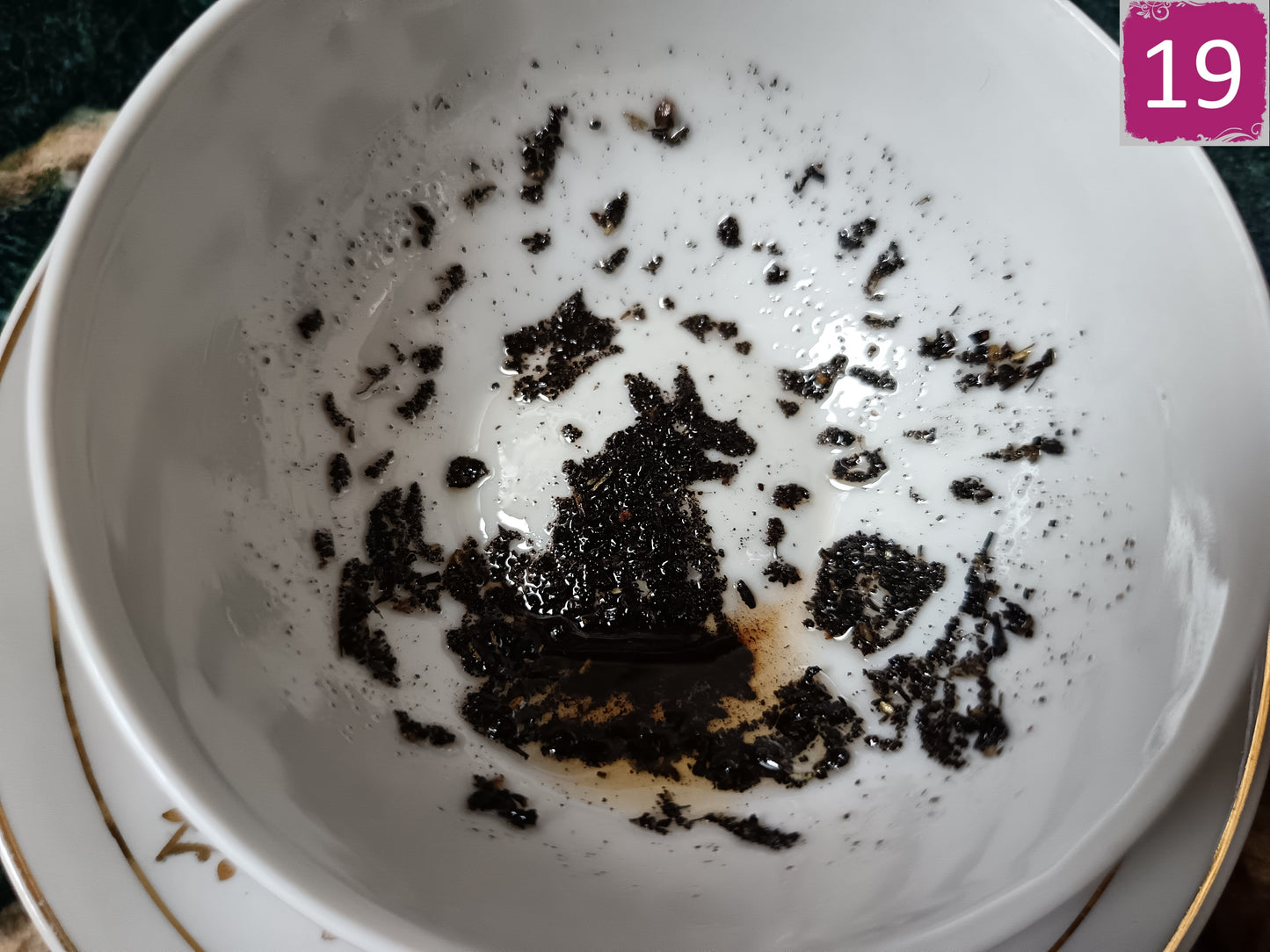 Tasse de divination avec soucoupe