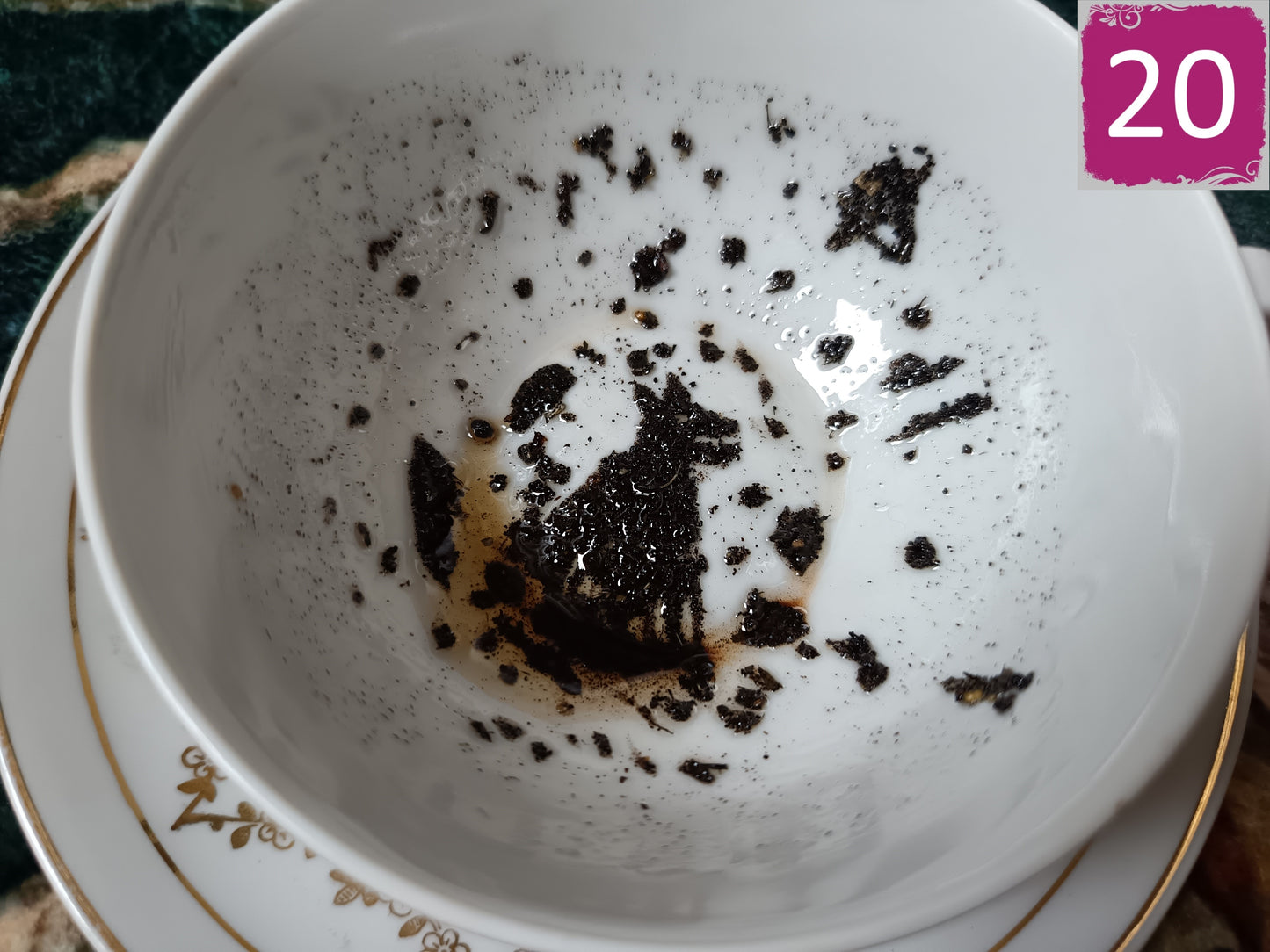Tasse de divination avec soucoupe