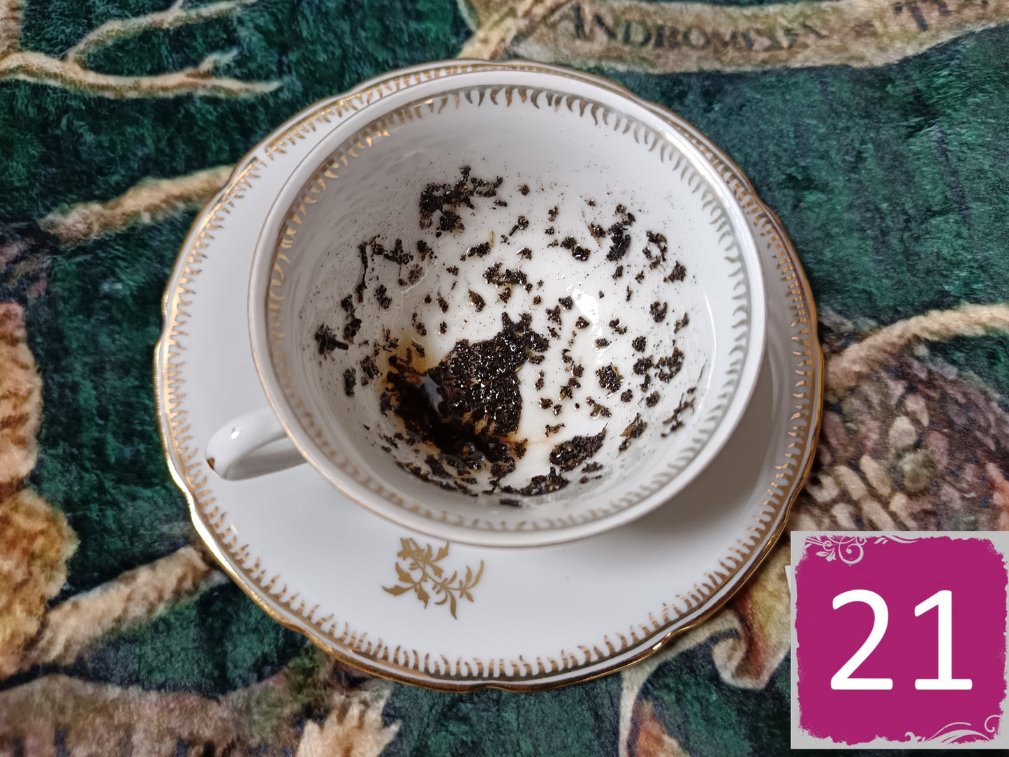Tasse de divination avec soucoupe