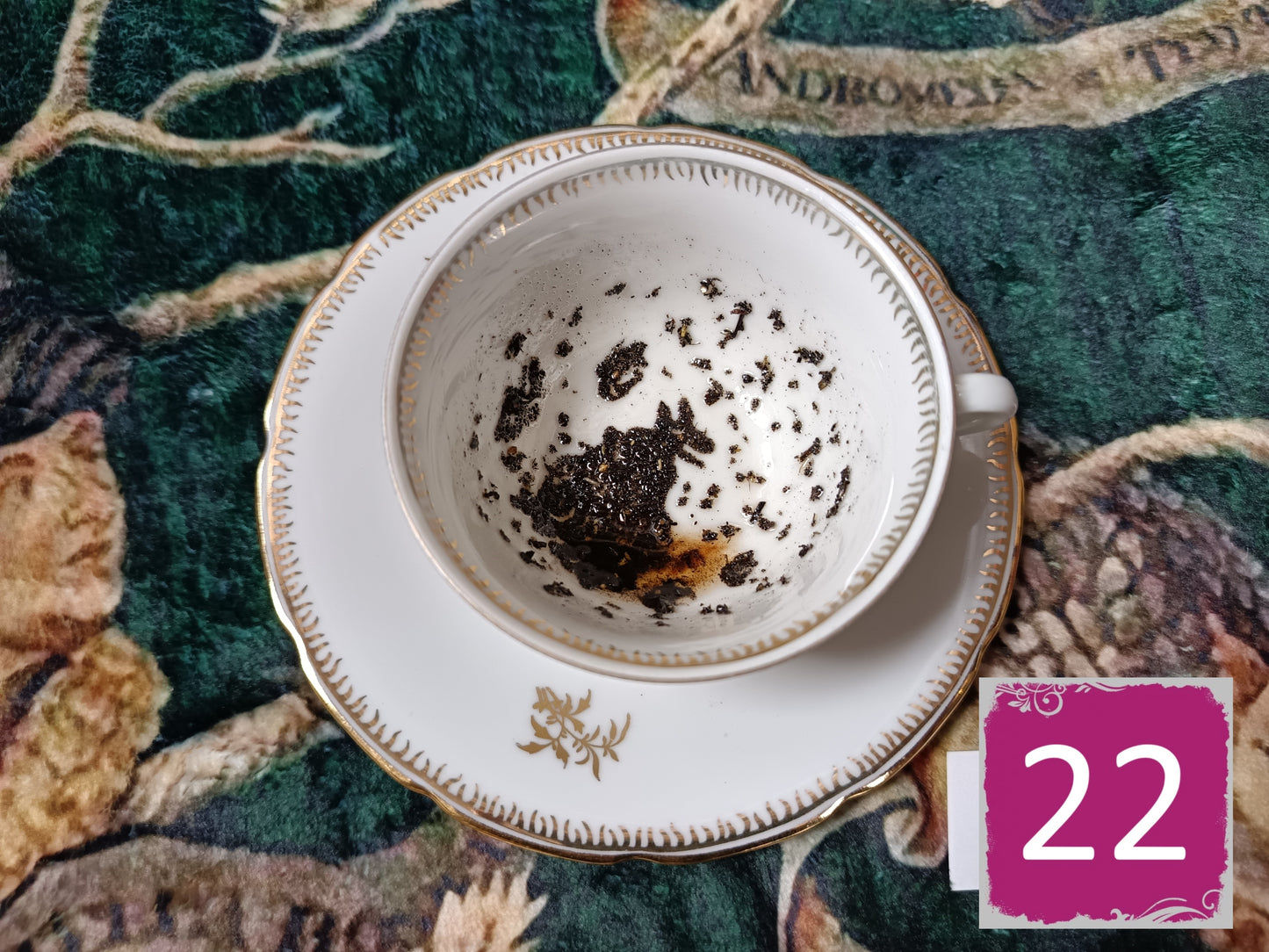 Tasse de divination avec soucoupe