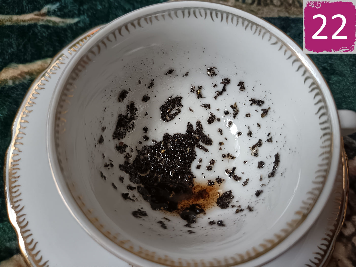 Tasse de divination avec soucoupe