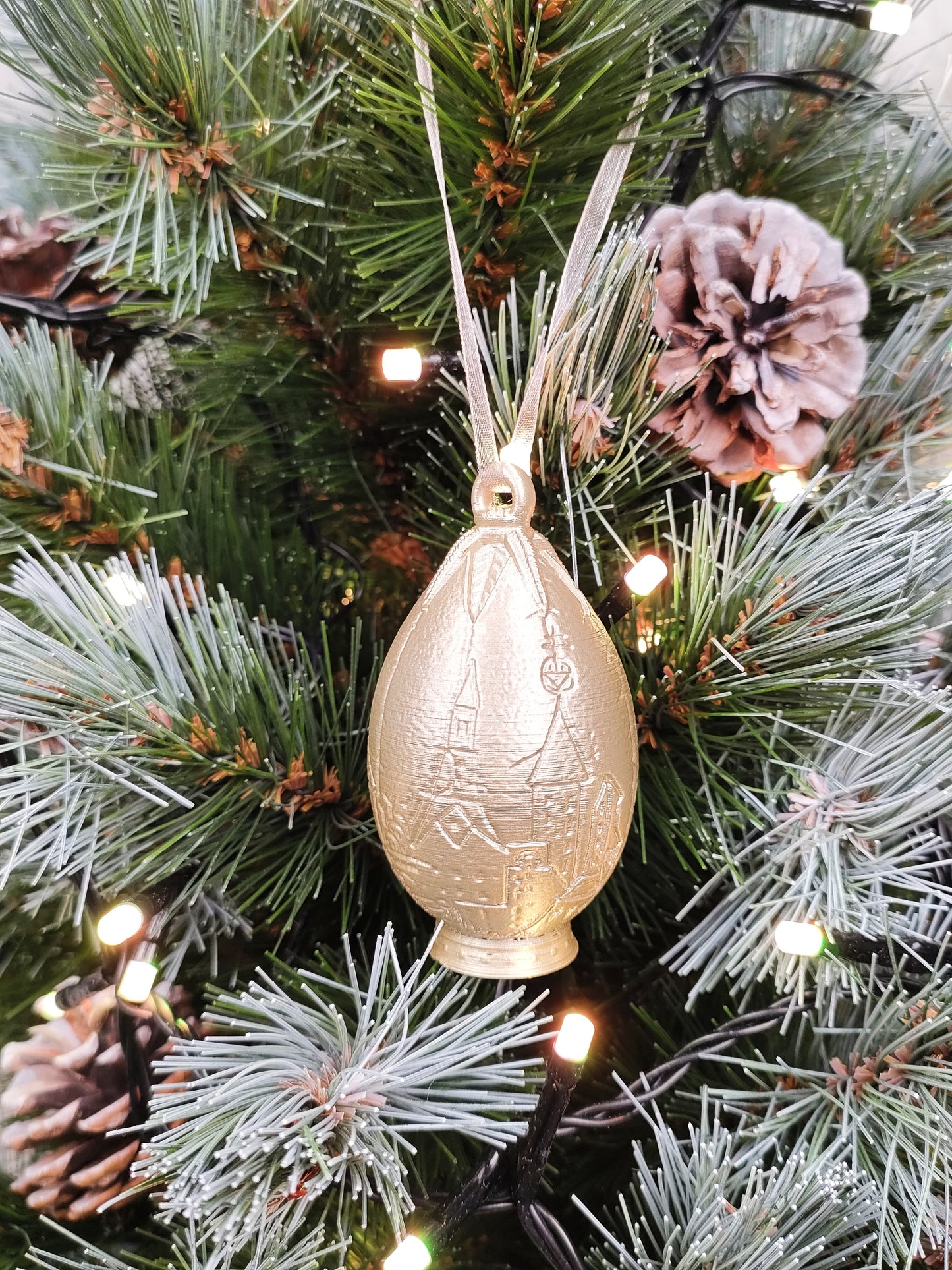 Œuf d'or à suspendre
