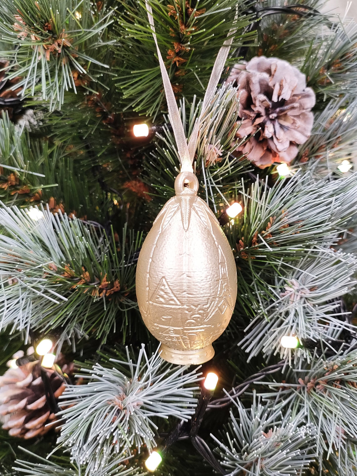 Œuf d'or à suspendre