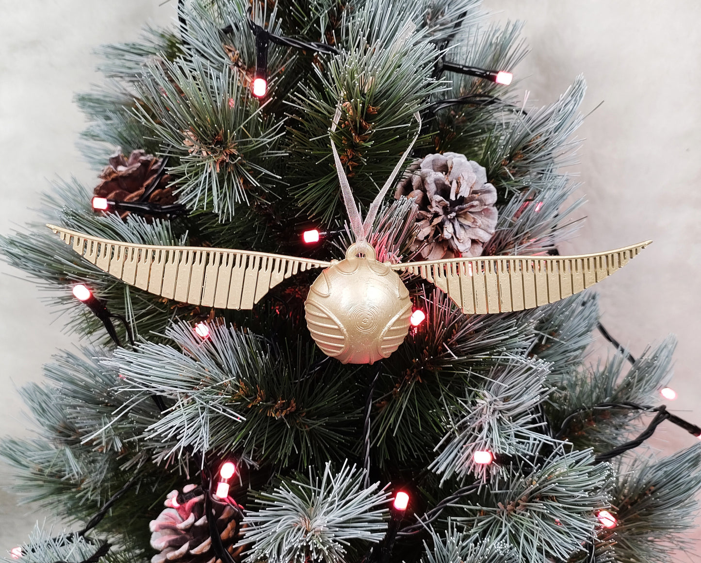 Balle d'or à suspendre