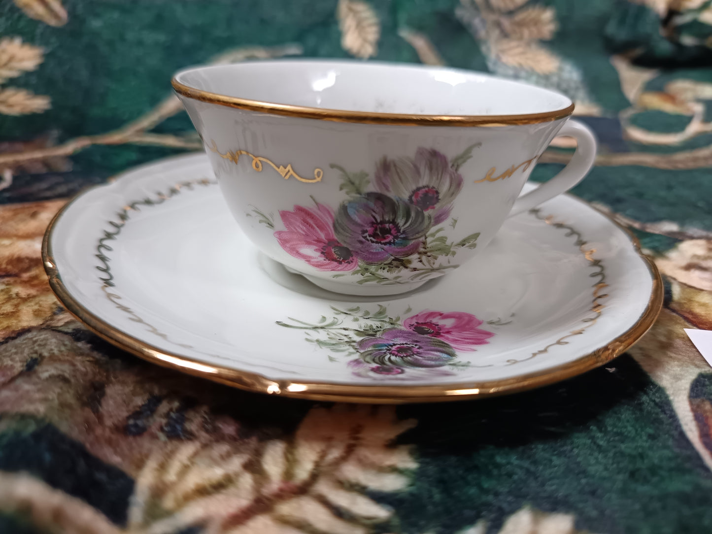 Tasses divination avec soucoupes