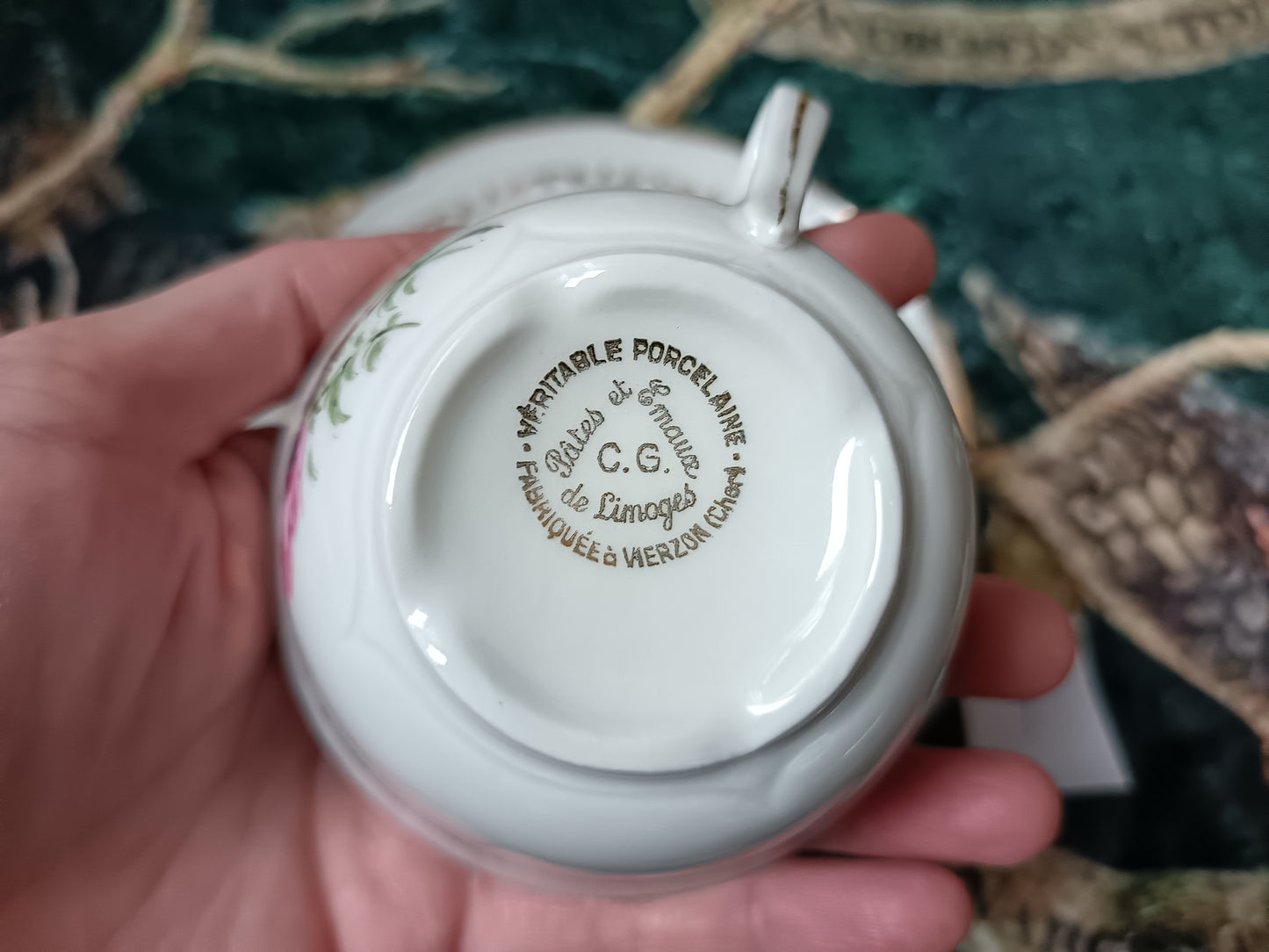 Tasses divination avec soucoupes