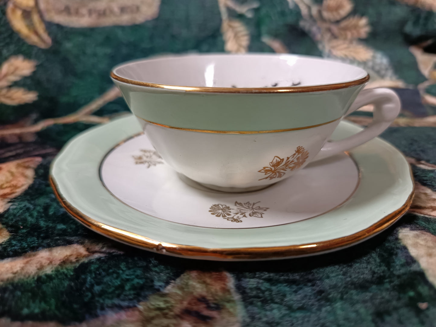 Tasse divination avec soucoupe