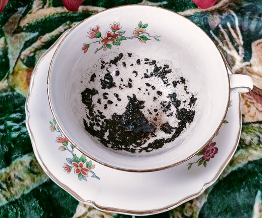 Tasse divination avec soucoupe